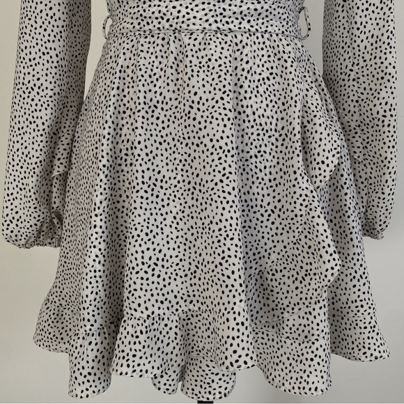 Classy Ruffled Romper - Picture 4 of 12